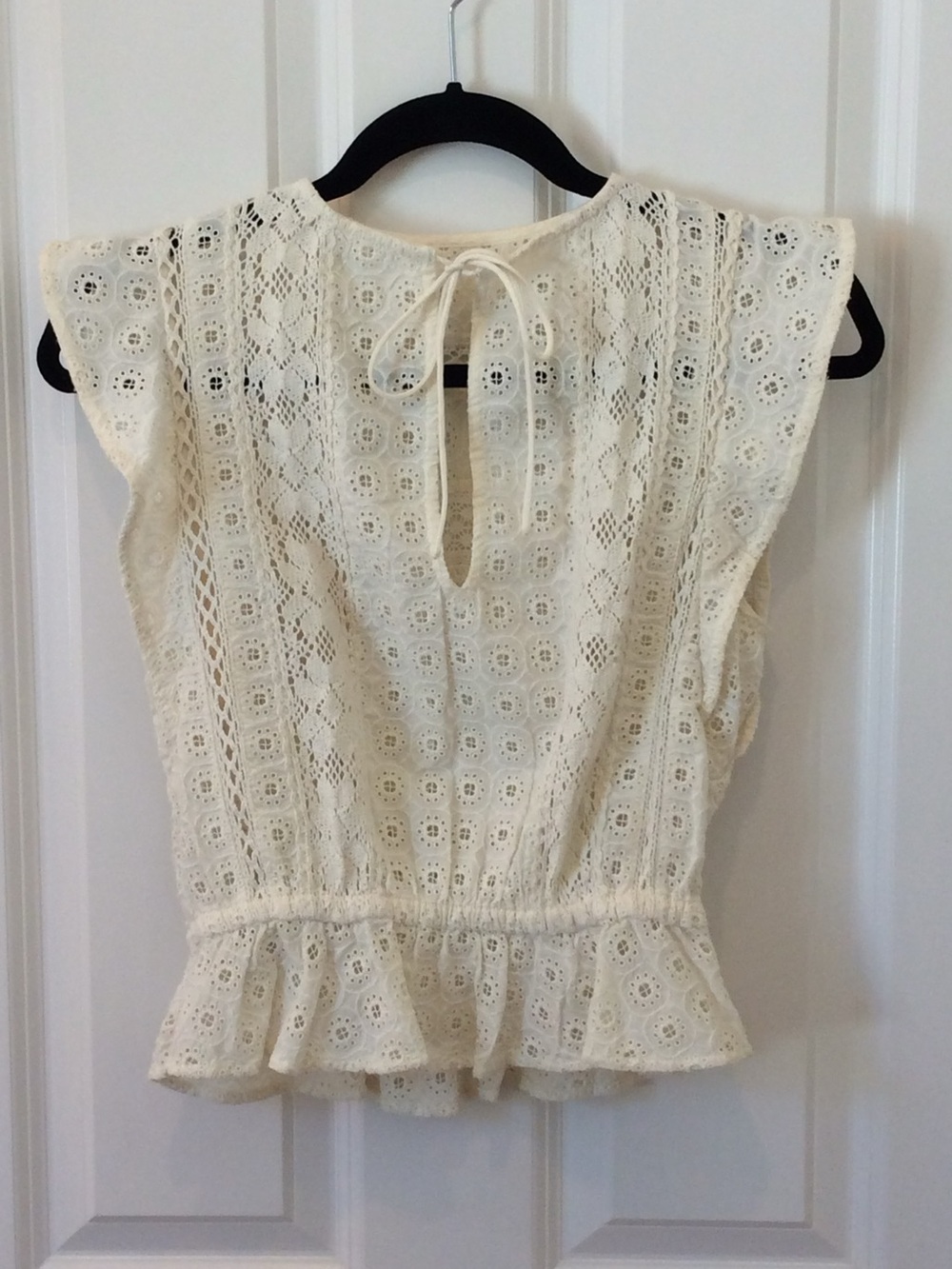 Abercrombie & Fitch Ivory Lace Eyelet Ruffle Blouse - XXS - Picture 9 of 10